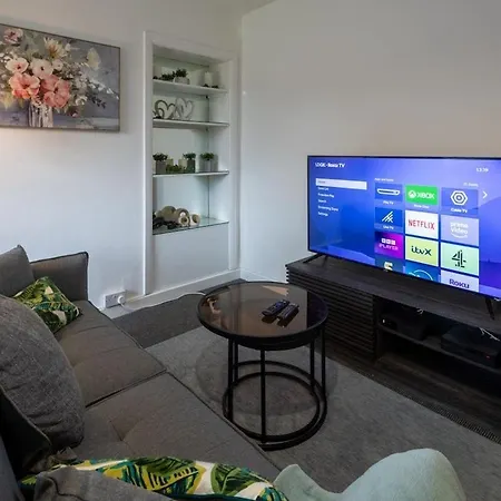 Contractor Base - 3br - Free Parking - Fast Wi-fi Апартаменти