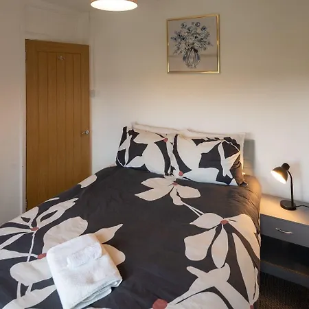 Contractor Base - 3br - Free Parking - Fast Wi-fi Апартаменти Бристоль