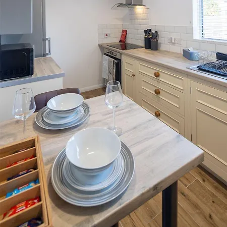 Апартаменти Contractor Base - 3br - Free Parking - Fast Wi-fi Бристоль