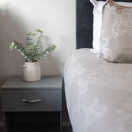 Апартаменти Contractor Base - 3br - Free Parking - Fast Wi-fi *