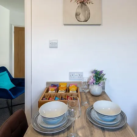 Апартаменти Contractor Base - 3br - Free Parking - Fast Wi-fi