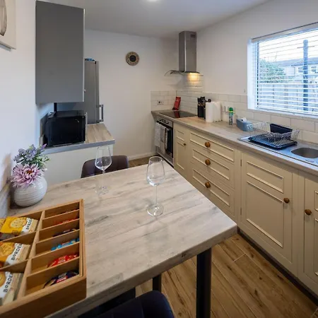 Contractor Base - 3br - Free Parking - Fast Wi-fi *