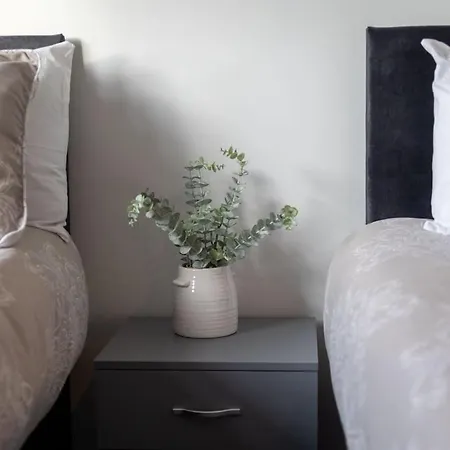 Апартаменти Contractor Base - 3br - Free Parking - Fast Wi-fi