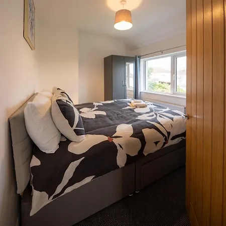Апартаменти Contractor Base - 3br - Free Parking - Fast Wi-fi